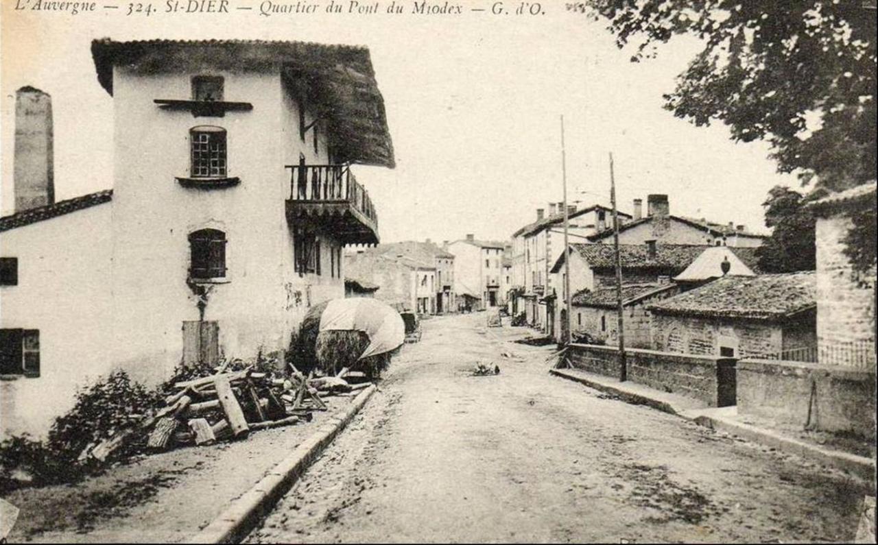 L'Ancien Relais De Poste*** Villa Saint-Dier-dʼAuvergne Exterior foto